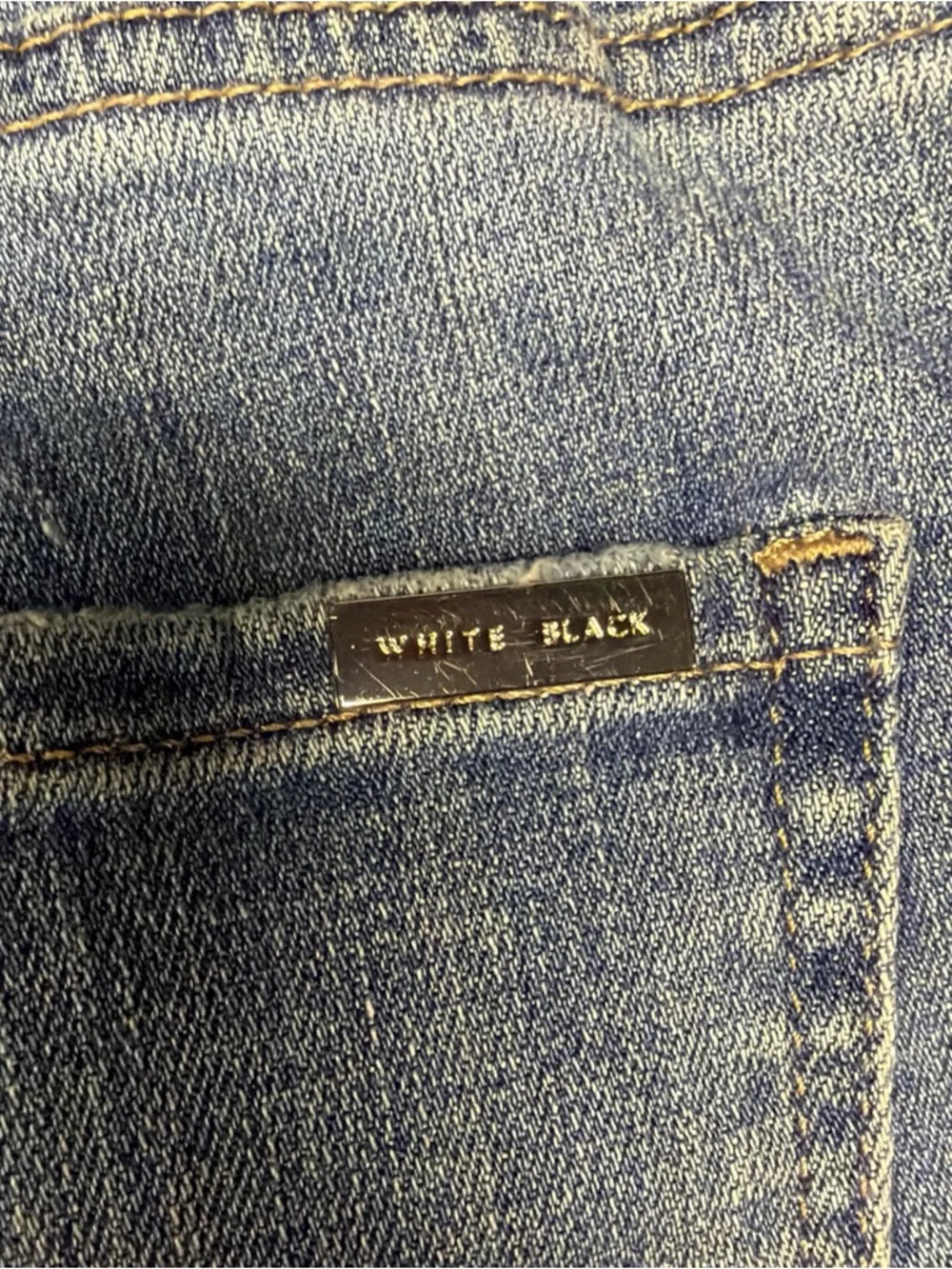 WHITE HOUSE BLACK MARKET FloralPatches Girlfriend Skinny Jeans Sz 2 28x28 RawHem